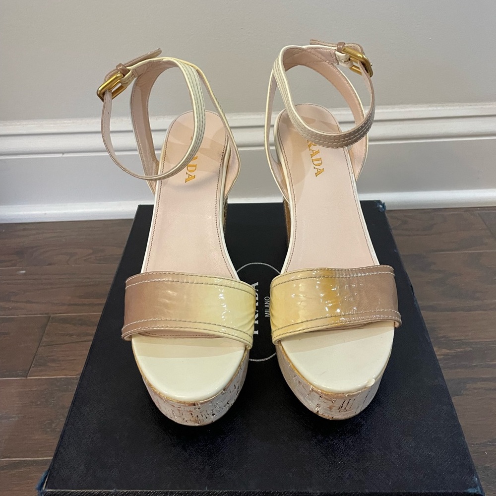 PRADA VERNICE BIANCO-QUARZO PATENT LEATHER OMBRE SANDALS SIZE 38.5 - Picture 9 of 16